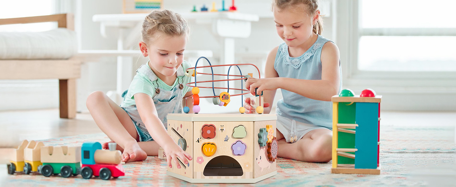The activity cube for baby is suitable for babies to play together to enhance baby's social skills.