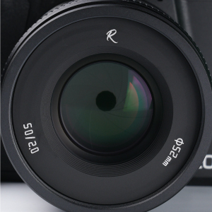AstrHori 50mm F2.0 Canon　RFマウントレンズ　 美品 AstrHori 50mm F2.0 RF (B) ブラック 単焦点レンズ (キヤノンRF