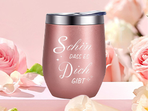 ein rosafarbener Weinbecher mit den Worten `` I'm a [unused0