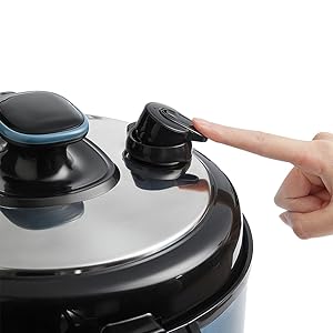 Cleaning the lid of the electric pressure cooker