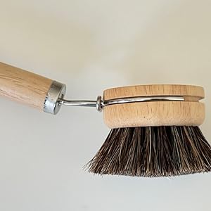 Comfortable Handle and Ergonomic Angle for Effortless Cleaning