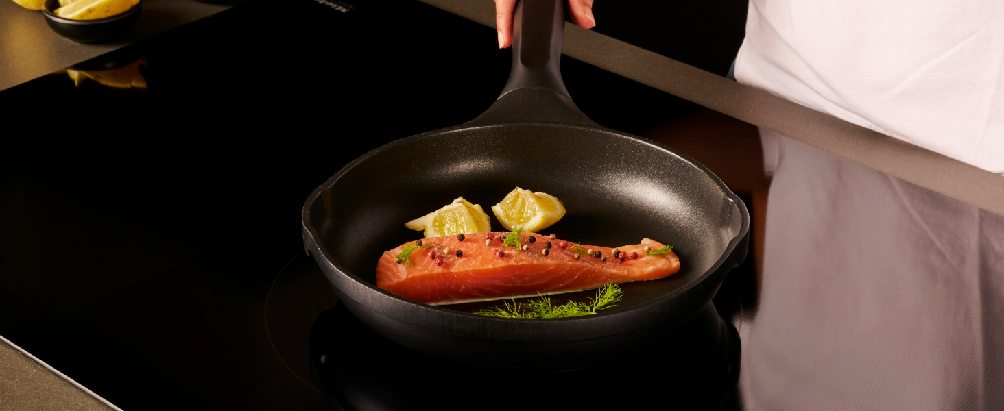 Poêle Antiadhésive 20 cm pour Cuisine Professionnelle Revêtement anti-rayures et anti-adhésif Greblon allemande sans PFO 31ad89f0 A2e8 41f3 A1c8 D0488b3521ae. CR0,0,1464,600 PT0 SX1464 V1