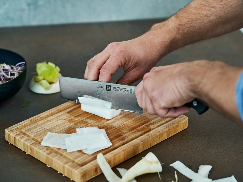 ZWILLING Nakiri Gourmet Couteau, 17 cm, Acier Inoxydable Special, Manche Ergonomique, Noir, Fabriqué en Allemagne  
ZWIL 3233a7b9 D07d 4ecd 8a40 140e695a0a01. CR0,0,800,600 PT0 SX800 V1
