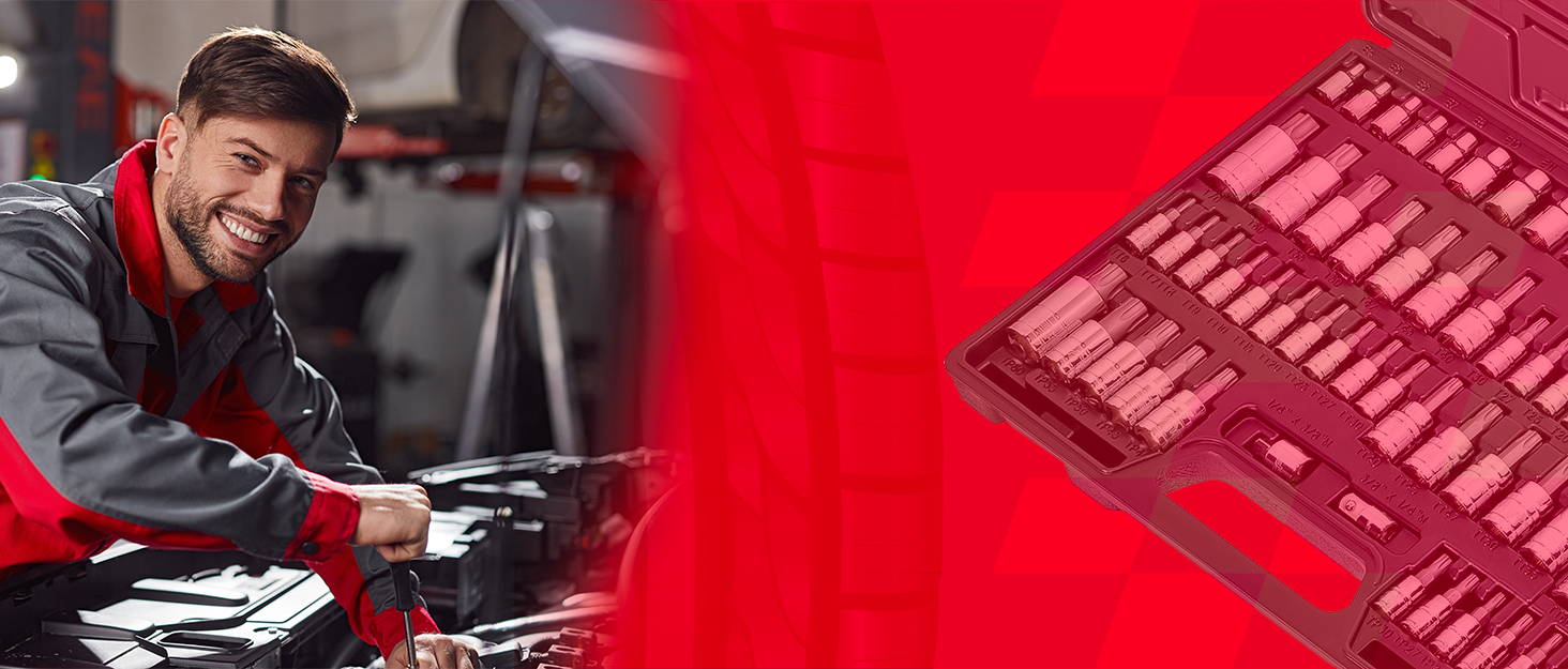 Mechanic with is Carbyne torx set.