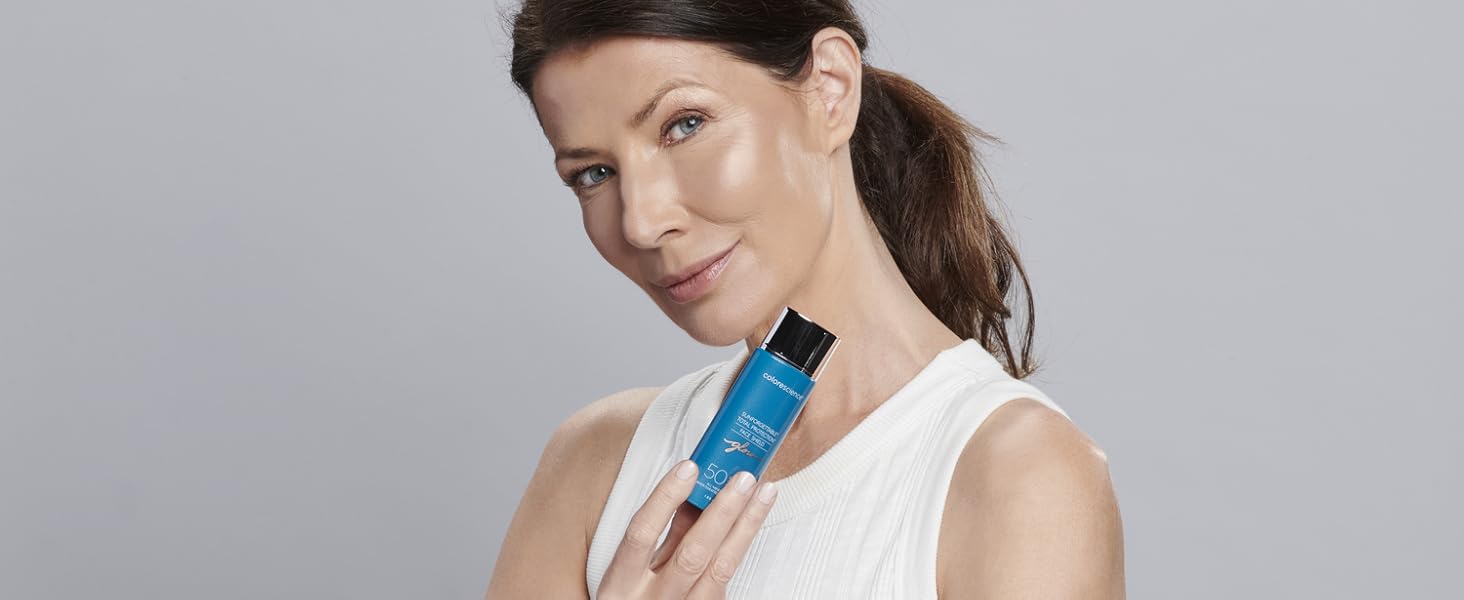 model wearing colorescience sunscreen 