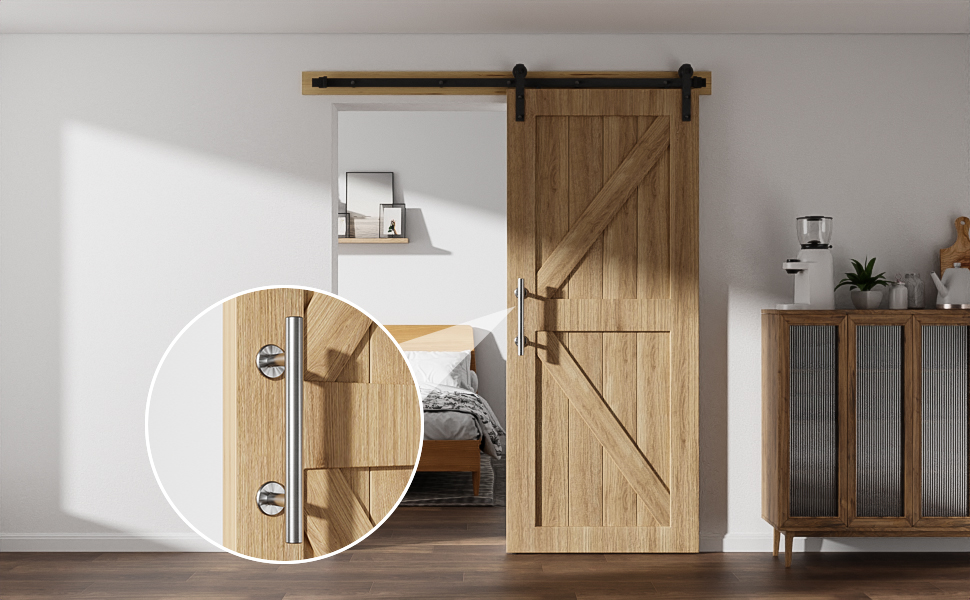 Schiebetür aus Holz im Scheunenstil in einem weißen Raum. Das Bild zeigt eine Nahaufnahme eines an der Tür befestigten Metallrollenmechanismus