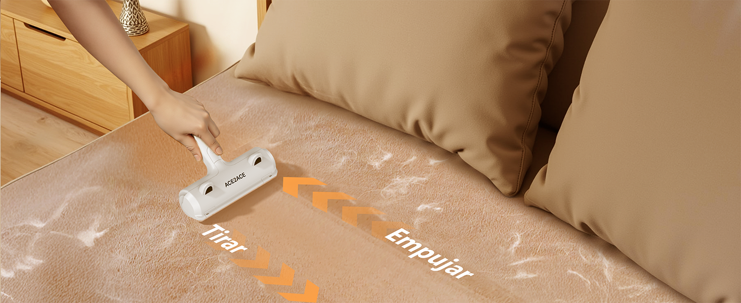 Dispositivo portátil que proyecta texto naranja sobre un cojín de sofá de color beige. El texto dice «Eppur» con las letras adicionales