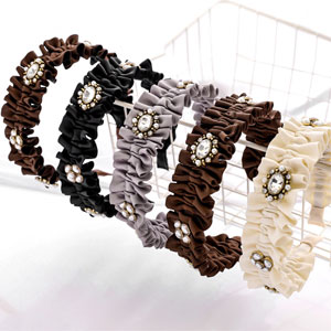 :You will receive 2 pearl headbands in mixed colors.