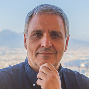 Un volo per Sara : De Giovanni, Maurizio: Amazon.it: Libri