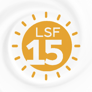 Die Body Lotion eignet sich als Hautpflege im Sommer und schützt mit UVA-/UVB-Filtern vor Alterung 