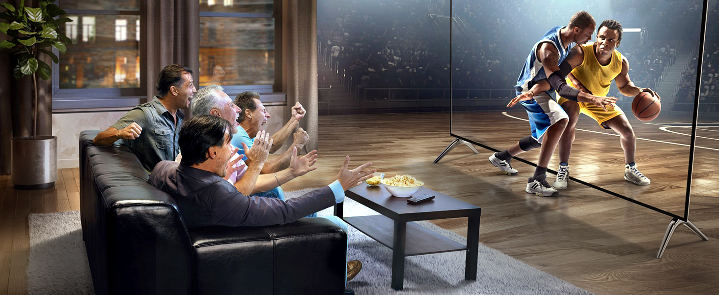 un grupo de personas viendo un partido de béisbol