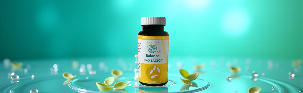 Vitaminergänzungsflasche mit gelbem Verschluss auf reflektierender Oberfläche mit dekorativen Zitronenscheibenelementen vor türkisfarbenem Hintergrund, die für einen Bokeh-Lichteffekt sorgen.