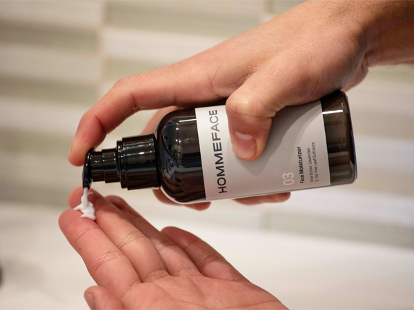 Male model moisturizing his face with Hommeface Skincare for Men