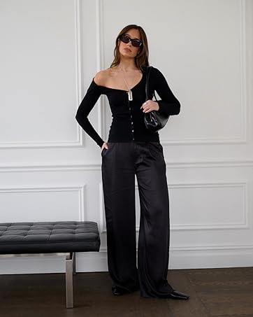 woman wearing WWW