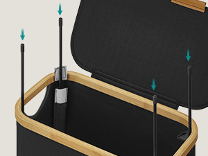 Íróasztal-rendező részleges nézete. Fekete felület arany színű kerettel. Több lyuk tollak vagy egyéb irodaszerek tárolására.