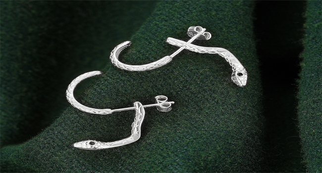 その他 Snakes &amp; Earrings Amazon.com: HZMAN Gothic Snake Earring Stainless Steel Punk