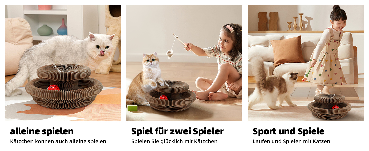 Ein kleines Mädchen spielt mit einer Katze
