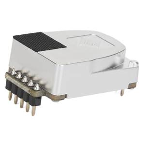 El dispositivo o módulo electrónico rectangular blanco se muestra desde varios ángulos, con un panel oscuro o un área de sensor.