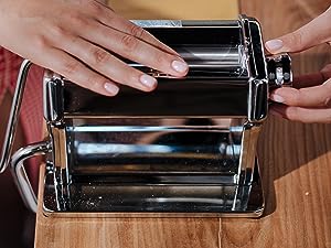 Sailnovo Pasta Machine Pasta Maker, 180 Aluminum Alloy Manual Pasta Roller with 9 Adjustable Thickness Settings and 2 Cutter, Perfect for Spaghetti, Fettuccini, Lasagna, or Dumpling Skins, Gift 19 Easy to assemble