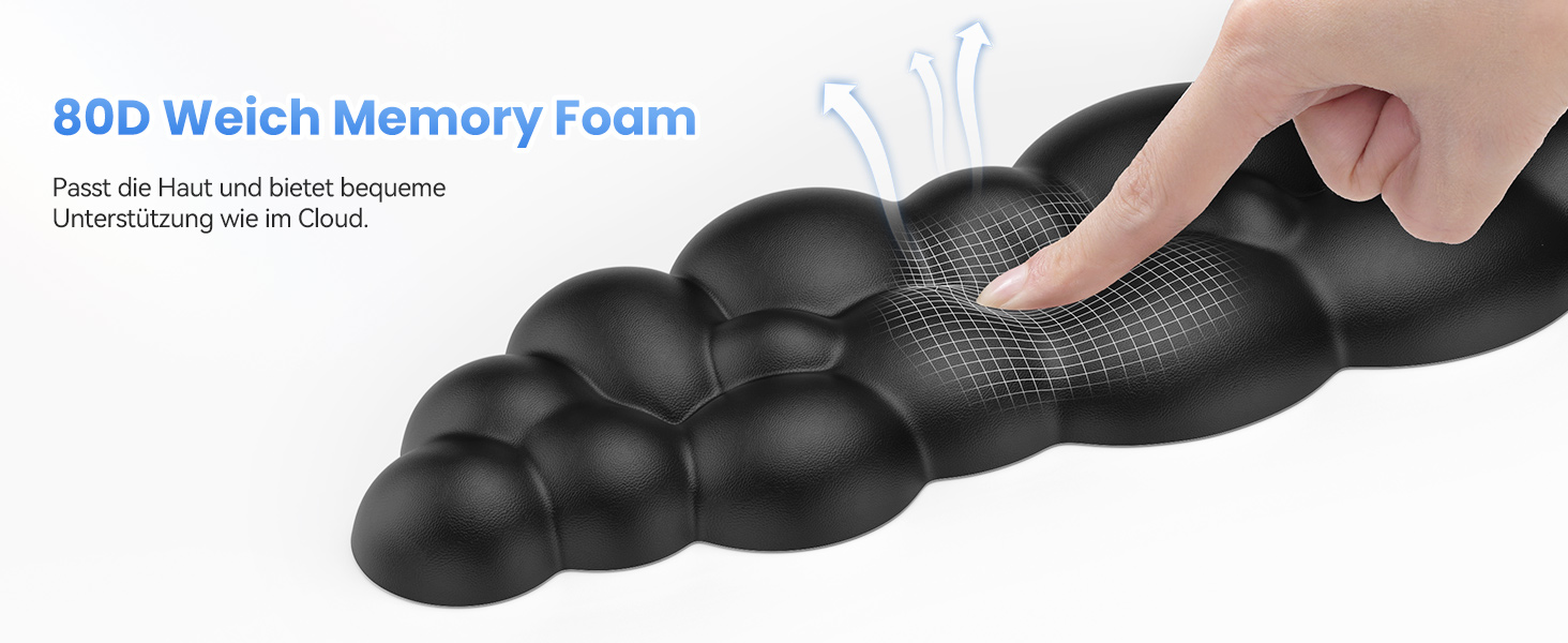 Auf dem Text steht „80D Welch Memory Foam“. Schwarzes, segmentiertes Kissen aus Memory-Schaum, auf dessen Oberfläche ein Finger gedrückt wird, was die Reaktionsfähigkeit des Materials demonstriert.