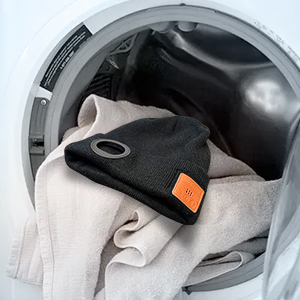 hat with light and Bluetooth