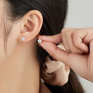 daisy_earrings_studs_for_women_ girls_petite flowers_stud_earrings