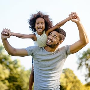 girl on dad's shoulders