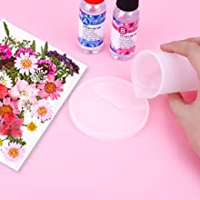Pour the resin in the molds