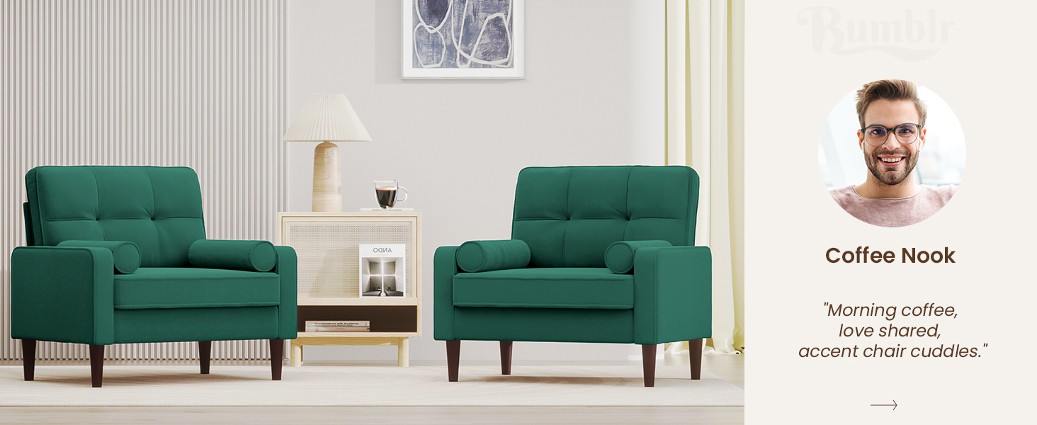 Round armrests, soft lines and an inviting upholstery give this wing chair a soft embracing feel.