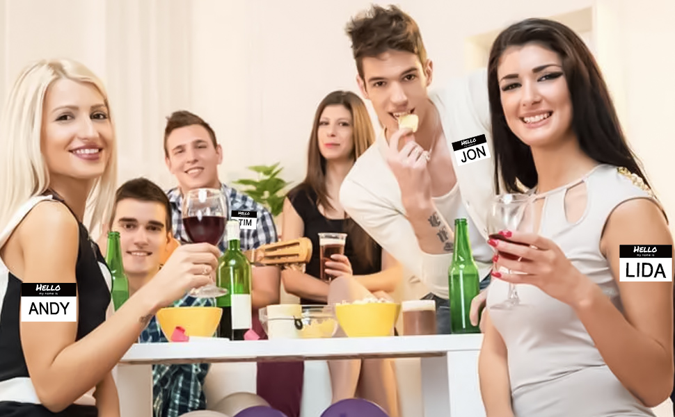 Фото из друзья радостная с едой. Семейные пары меняются партнерами. Wife friends party. Любовь вчетвером. Встреча пары.