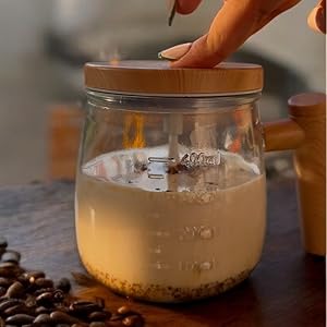 Self-stirring coffee mug with one-button mixing function, perfect for blending coffee on the go.