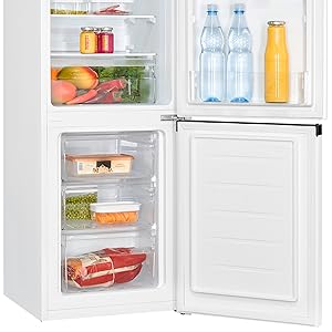 Varias vistas del interior de un refrigerador abierto que muestran estantes organizados con alimentos, bebidas y receptores de almacenamiento.