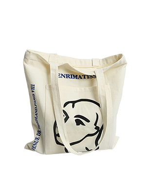 A stylish and versatile daily bag!