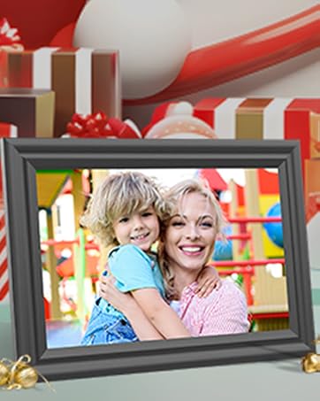 family gifts：digital picture frame is the best Christmas gifts