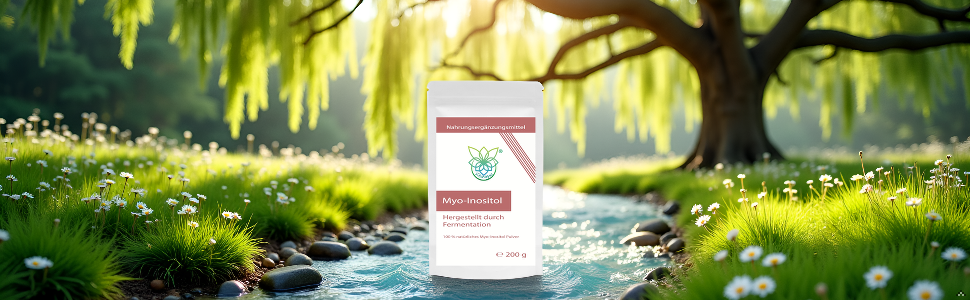 Produktverpackung, fotografiert in natürlicher Umgebung im Freien mit sonnenbeschienenem Laub und Gartenelementen im Hintergrund.