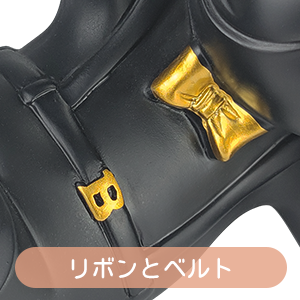 寝そべっている犬さん 2枚掲げているゴールドの収納トレイ付 リエイティブ 飾り