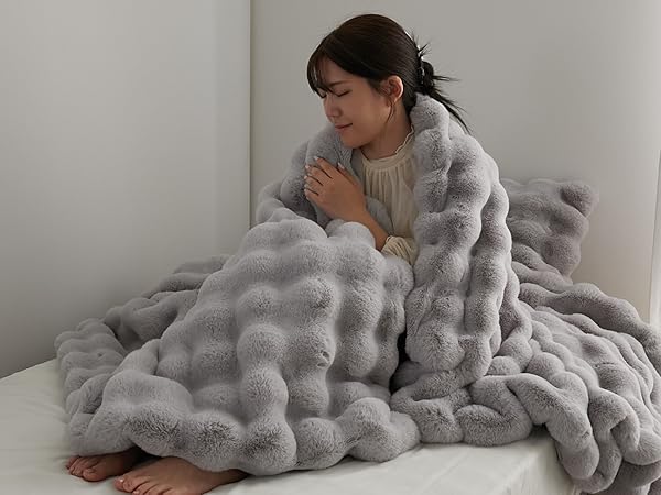 Amazon | グラムスタイル ラビットファータッチ ラグ カーペット