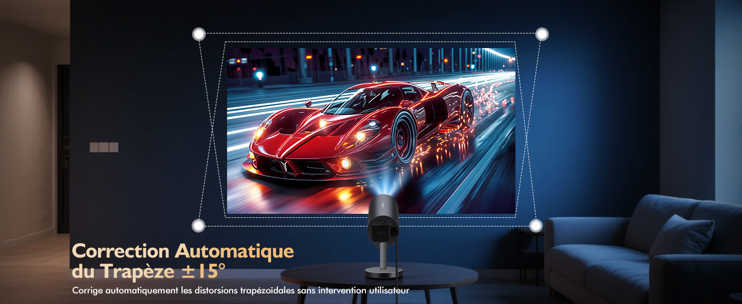 Grand écran de télévision affichant une voiture de sport rouge à grande vitesse sur une route de nuit. Le texte mentionne « Correction automatique du trapèze » correction trapézoïdale automatique
