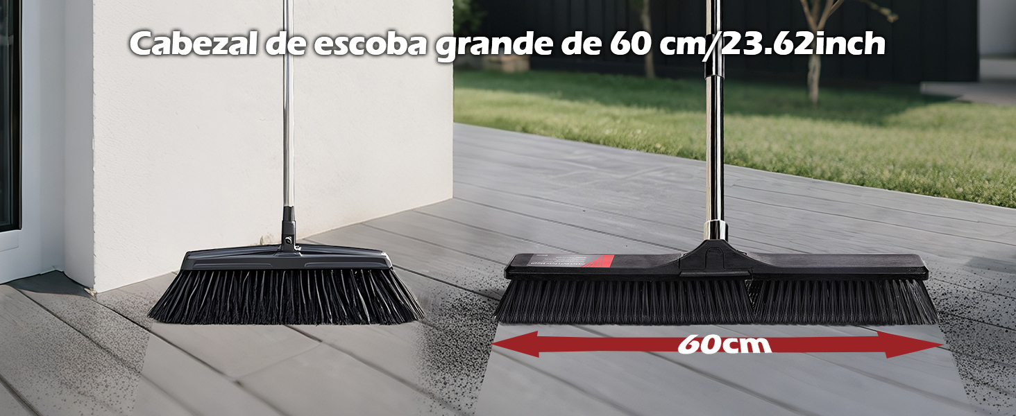 El texto dice «60 cm/23,62 pulgadas». Demostración del producto en la que se muestra el uso de una escoba o un cepillo de limpieza negro en las superficies del suelo.