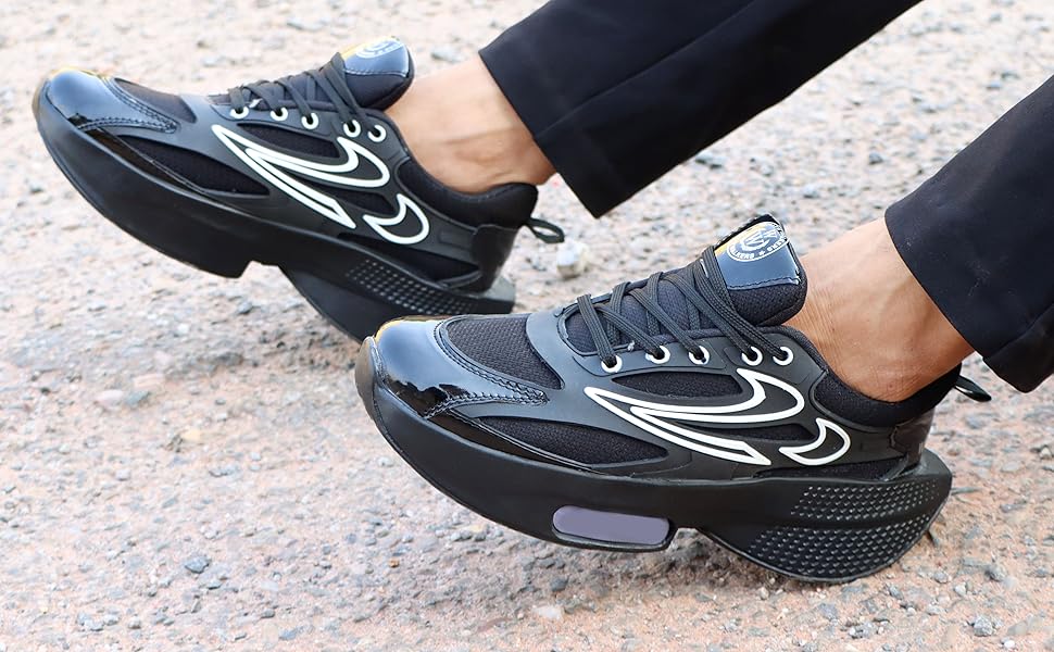 black sports shoes
