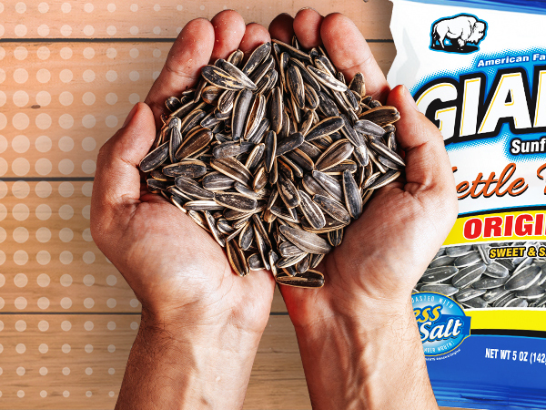 その他 加工食品 GIANTS Sunflower Seeds Kettle Roast Amazon.com: GIANTS Kettle Roast Sweet & Salty Sunflower