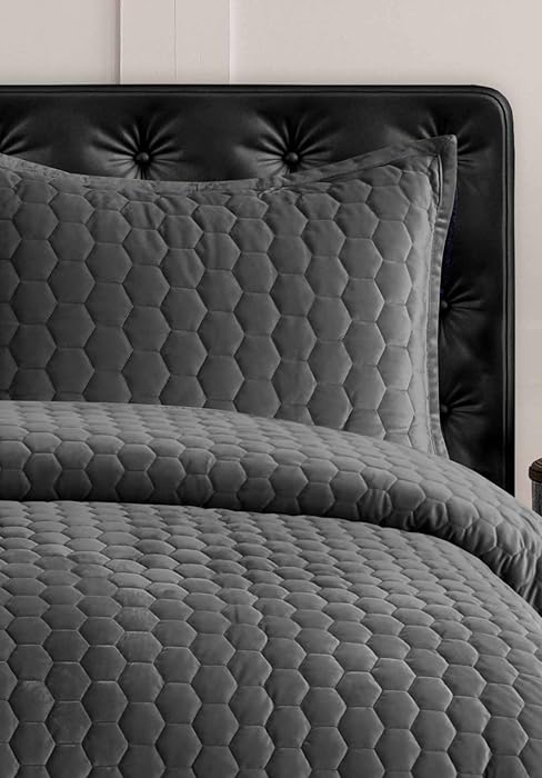 Warm winter comforter and breathable summer coverlet for year_around comforter