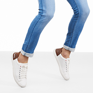 Anti-skid sole to avoid slippage. white shoes