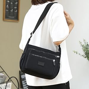 MESSENGER BAG