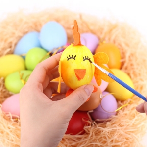 Huevos de Pascua de plástico, color blanco.