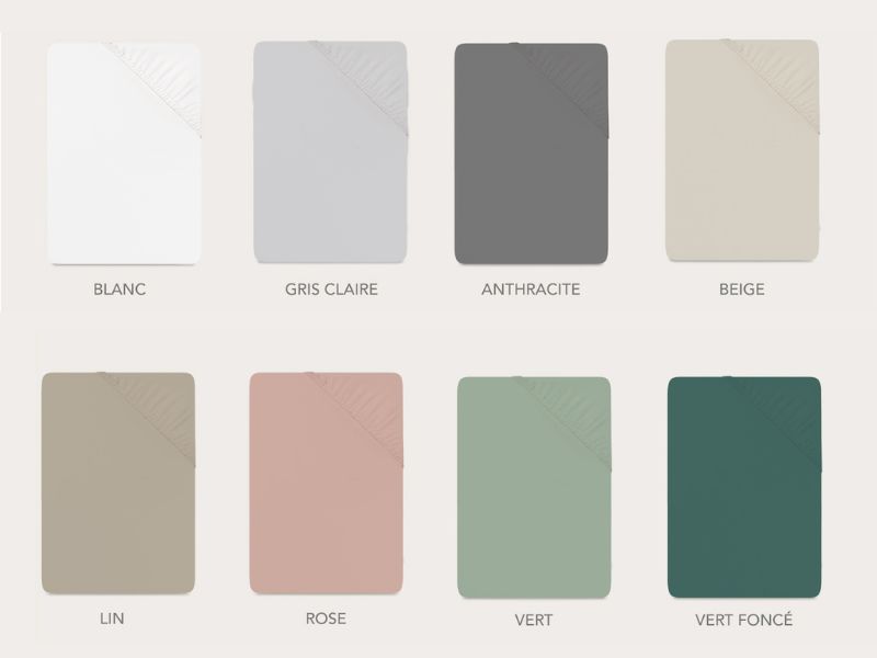 Farbpalette mit acht Farbfeldern, die in zwei Reihen angeordnet sind. Die Farben reichen von hellen neutralen Farben (Weiß und Grau) bis hin zu gedämpften Pastelltönen (Rose, Salbeigrün und Blaugrün).