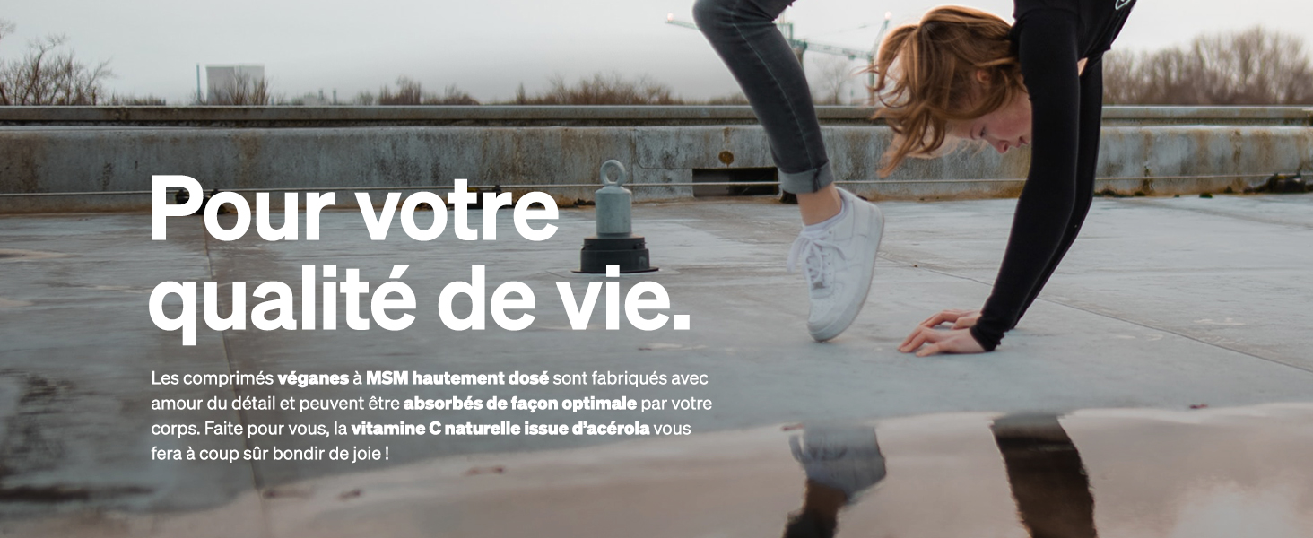 Femme faisant du yoga ou des exercices d'étirement sur un toit urbain. Le texte français superposé indique « Pour votre qualité de vie » (Pour votre qualité de