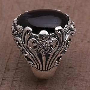 Novica Handmade Floral Sterling Silver Onyx Cocktail Ring  Hecha a mano Plata esterlina Ónix Anillo