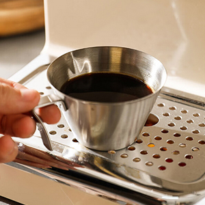 KITERI 2 Pcs Stainless Steel Espresso Measuring Cup, 3.5oz/100ml Espresso Shot Cups Scale Marks Espresso Pouring Cup Heat Resistant Espresso Cups with Handle for Barista Coffee Espresso Accessories 15 steel espresso cup