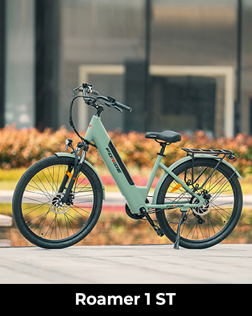 Der Text lautet „Roamer 1 ST“. Das Elektrofahrrad ist blaugrün/türkis mit dicken Reifen abgebildet und zeigt die Seitenansicht des Rahmens und der Komponenten.